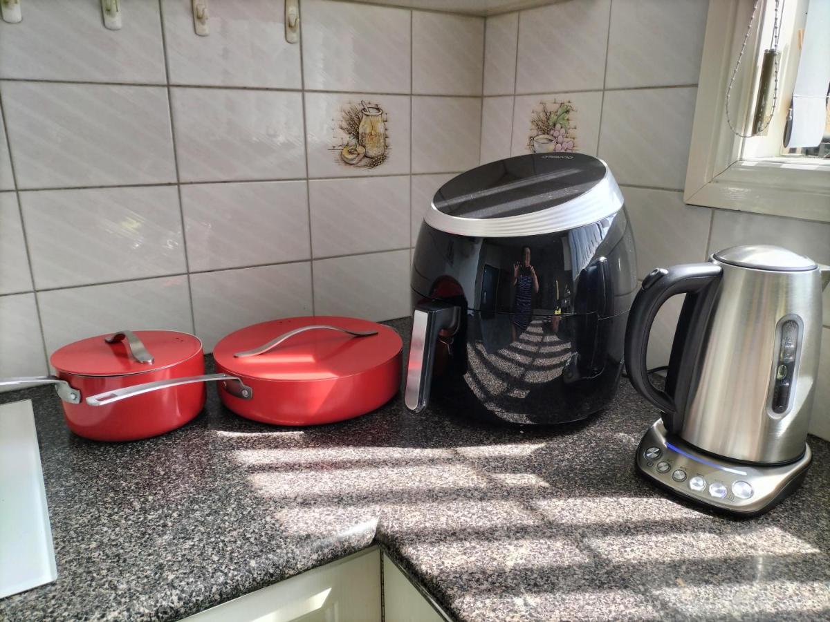12 Mins To Mel Airport-Good Wood House Daire St Albans Dış mekan fotoğraf