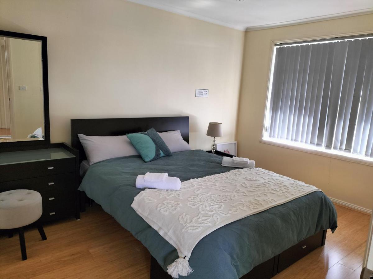 12 Mins To Mel Airport-Good Wood House Daire St Albans Dış mekan fotoğraf